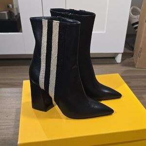 Elegant Black Heeled Boots with Striped Accent